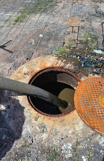 https://plumberleeming.com.au/uploads/2025/06/blocked-drains-256136.jpg