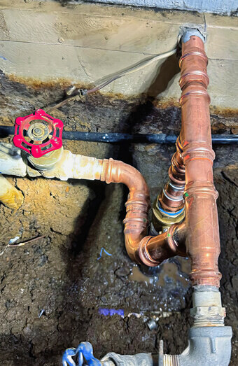 https://plumberleeming.com.au/uploads/2025/06/emergency-plumbing-826583.jpg