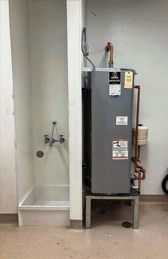 https://plumberleeming.com.au/uploads/2025/06/hot-water-257755.jpg