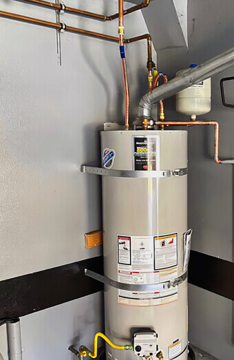 https://plumberleeming.com.au/uploads/2025/06/hot-water-755205.jpg
